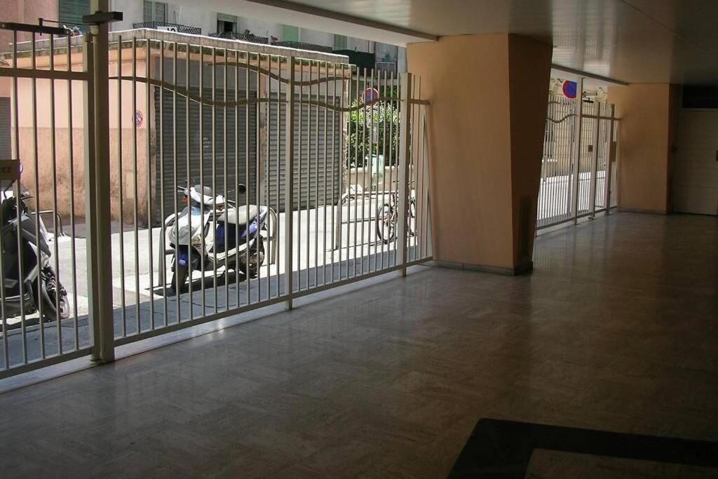 Ferienwohnung Nice Center - Bright Studio Balcony Wifi & Aircon Exterior foto
