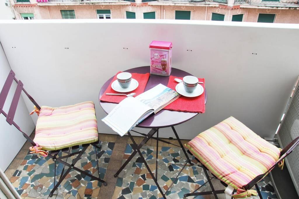 Ferienwohnung Nice Center - Bright Studio Balcony Wifi & Aircon Exterior foto