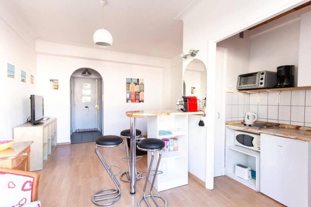 Ferienwohnung Nice Center - Bright Studio Balcony Wifi & Aircon Exterior foto