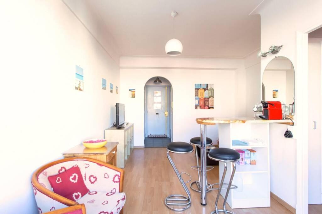 Ferienwohnung Nice Center - Bright Studio Balcony Wifi & Aircon Exterior foto