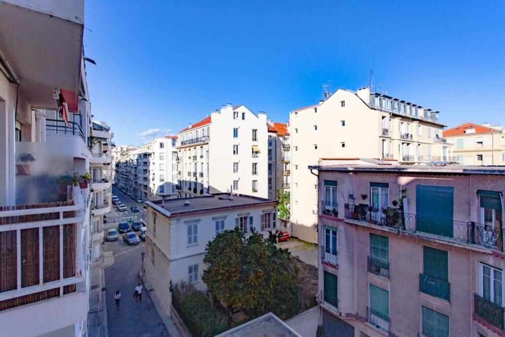 Ferienwohnung Nice Center - Bright Studio Balcony Wifi & Aircon Exterior foto